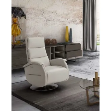 Poltrona relax in pelle con base in metallo Zara Swivel di Spaziorelax