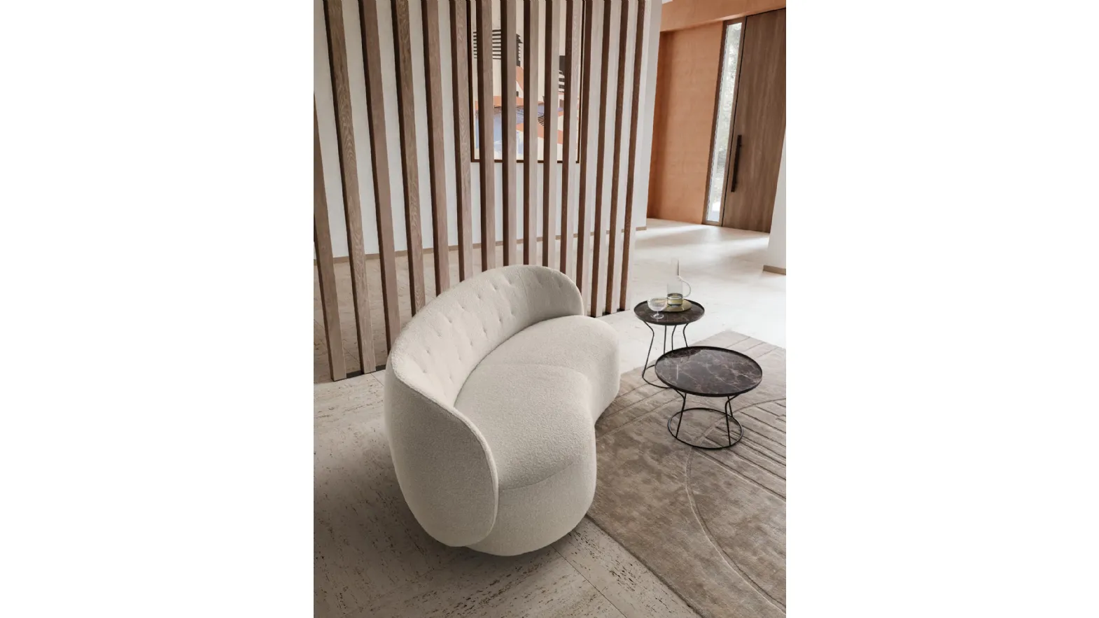 Divano lineare Moby Loveseat in tessuto di Le Comfort